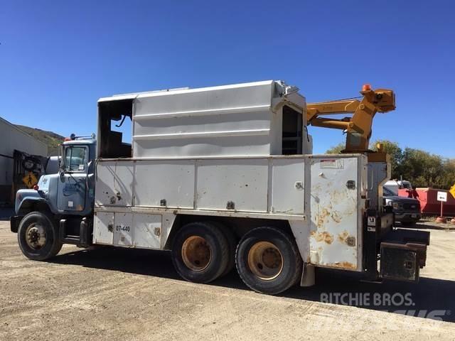 Mack U600 Komunalna vozila