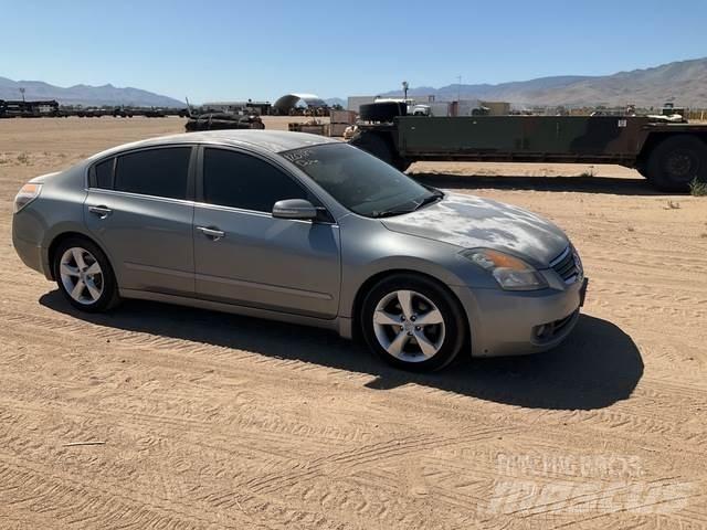 Nissan Altima Avtomobili