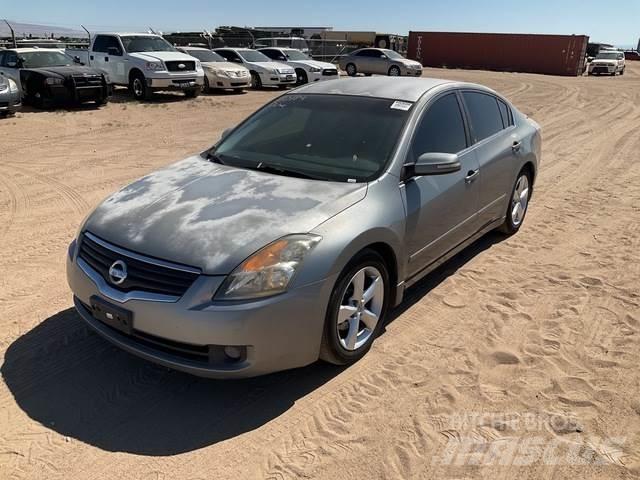 Nissan Altima Avtomobili