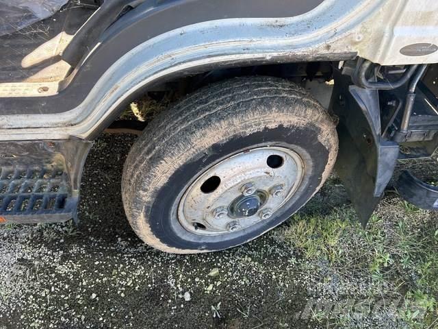 Nissan Atlas Tovornjaki s kesonom/platojem