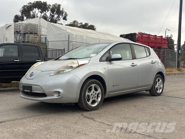 Nissan Leaf Avtomobili