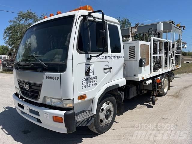 Nissan UD2300 Komunalna vozila