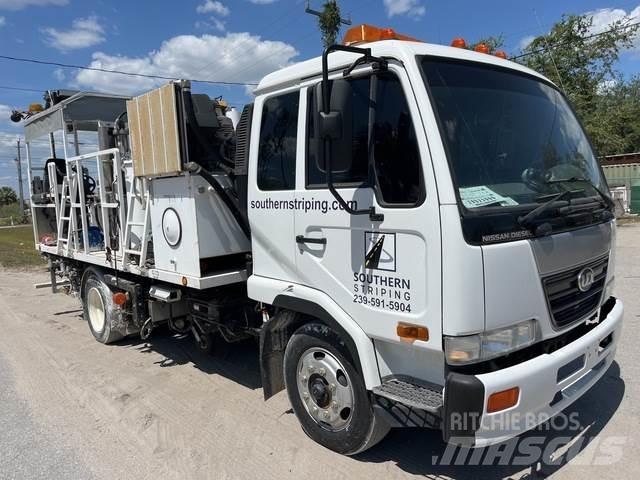 Nissan UD2300 Komunalna vozila