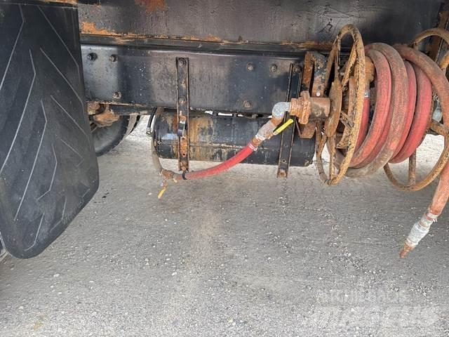 Peterbilt 330 Tovornjaki za vodo