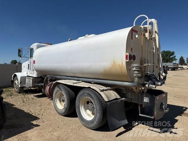 Peterbilt 377 Tovornjaki za vodo
