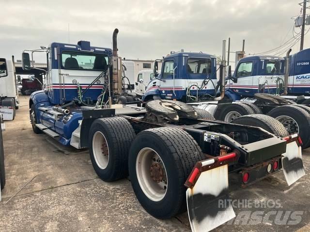 Peterbilt 384 Vlačilci
