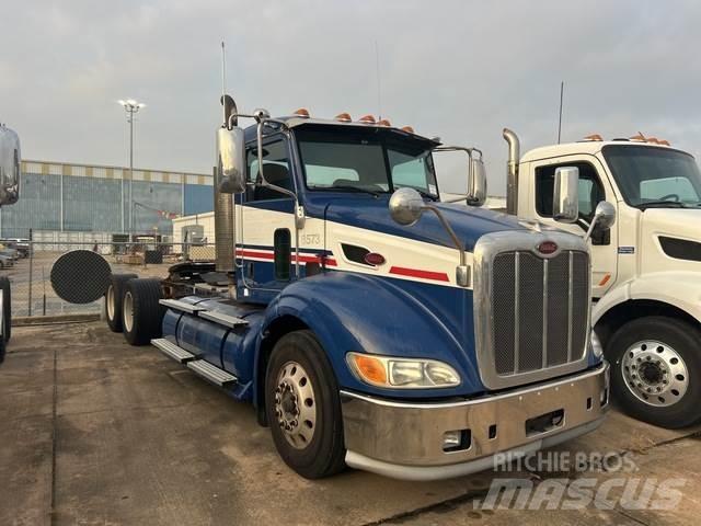 Peterbilt 384 Vlačilci
