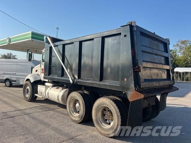 Peterbilt 384 Kiper tovornjaki