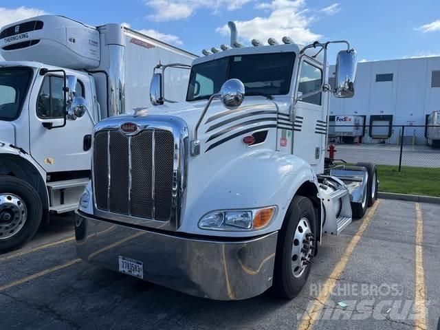 Peterbilt 384 Vlačilci