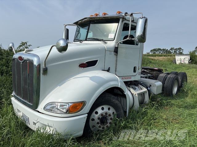 Peterbilt 384 Vlačilci