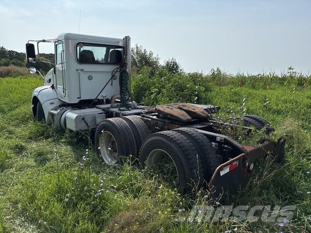 Peterbilt 384 Vlačilci