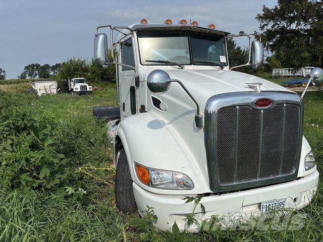 Peterbilt 384 Vlačilci
