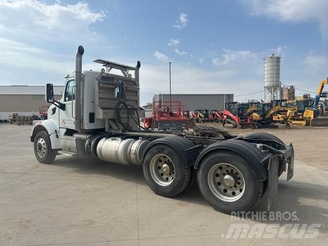 Peterbilt 567 Vlačilci