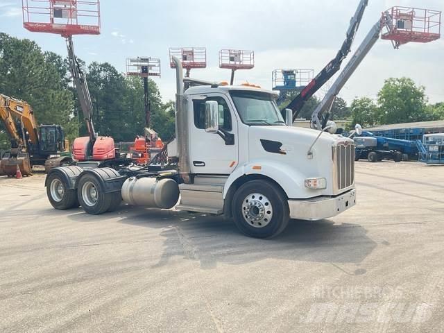 Peterbilt 567 Vlačilci