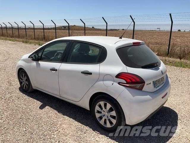 Peugeot 208 Avtomobili