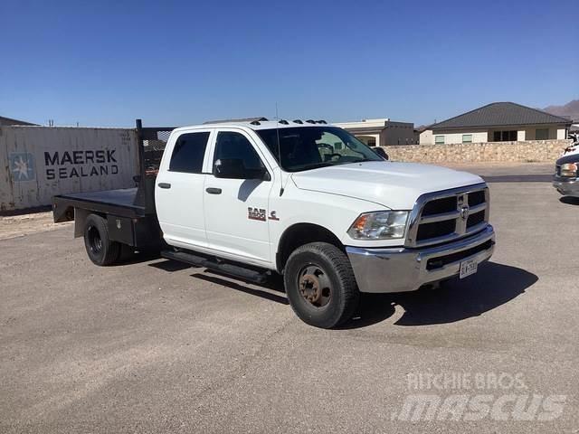RAM 3500 Tovornjaki s kesonom/platojem