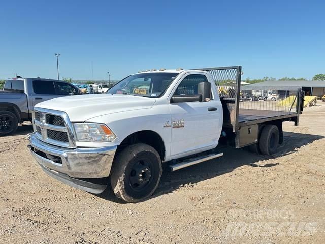 RAM 3500 Tovornjaki s kesonom/platojem