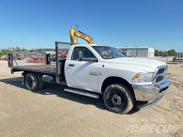 RAM 3500 Tovornjaki s kesonom/platojem