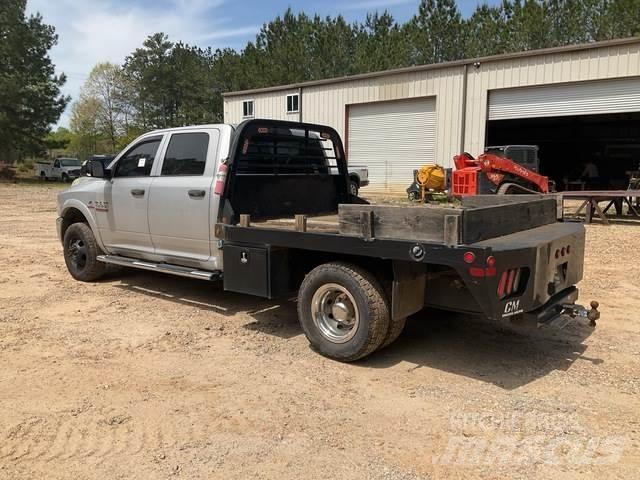 RAM 3500 Tovornjaki s kesonom/platojem