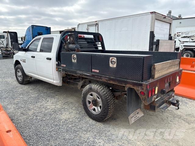 RAM 3500 Tovornjaki s kesonom/platojem