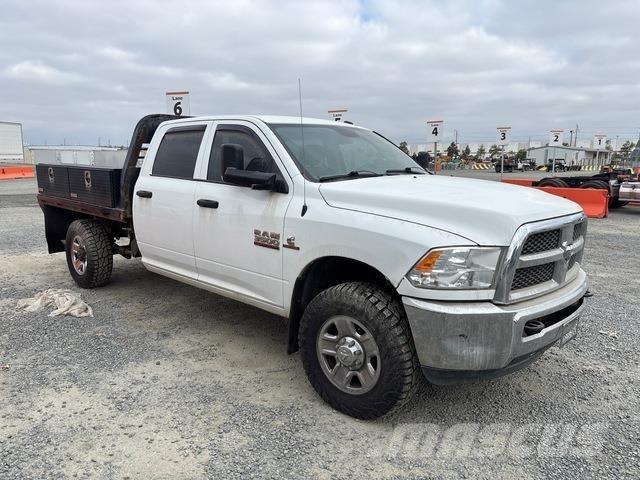RAM 3500 Tovornjaki s kesonom/platojem
