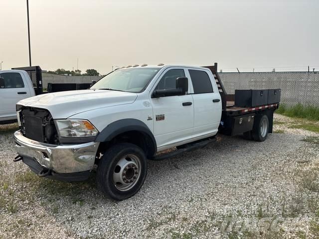 RAM 5500 Tovornjaki s kesonom/platojem