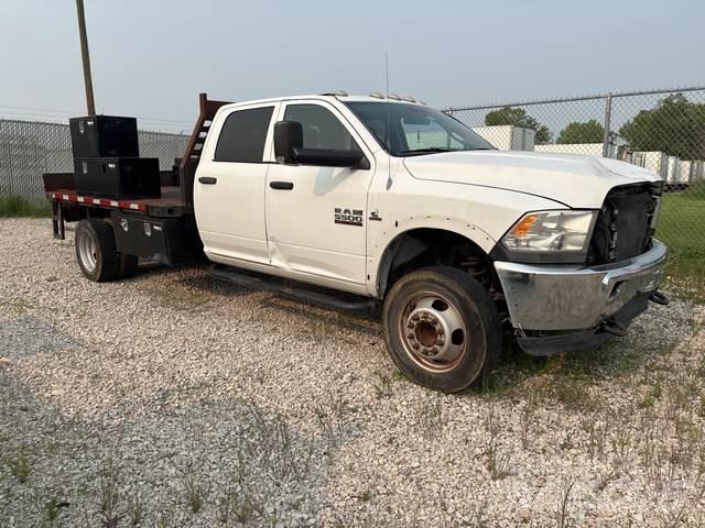 RAM 5500 Tovornjaki s kesonom/platojem