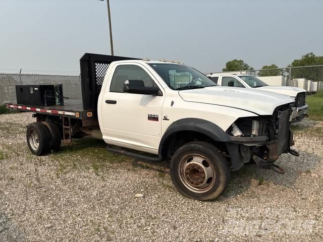 RAM 5500 Tovornjaki s kesonom/platojem