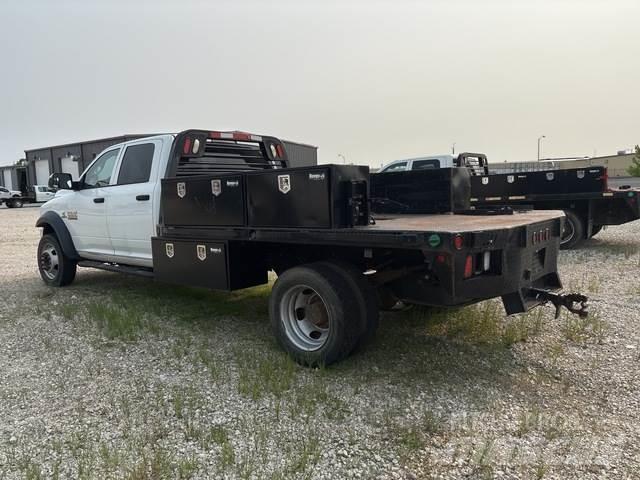 RAM 5500 Tovornjaki s kesonom/platojem