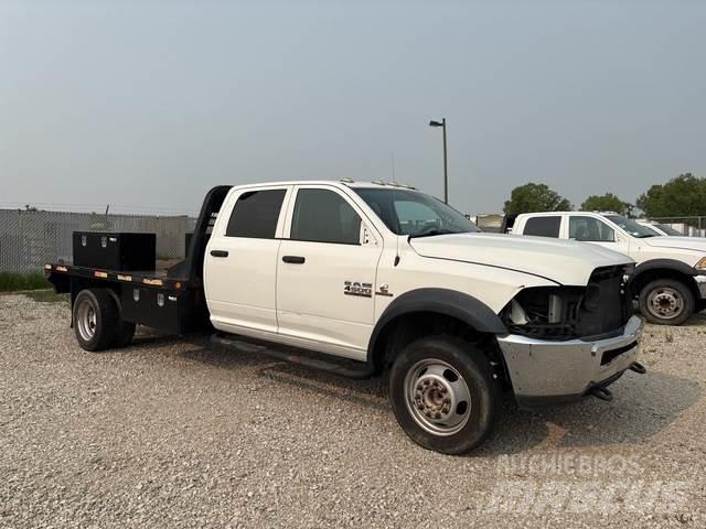 RAM 5500 Tovornjaki s kesonom/platojem