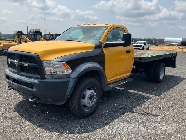 RAM 5500 Tovornjaki s kesonom/platojem