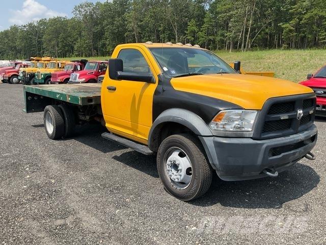 RAM 5500 Tovornjaki s kesonom/platojem
