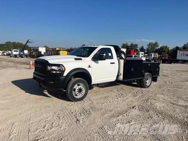 RAM 5500 Tovornjaki s kesonom/platojem