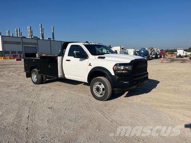 RAM 5500 Tovornjaki s kesonom/platojem