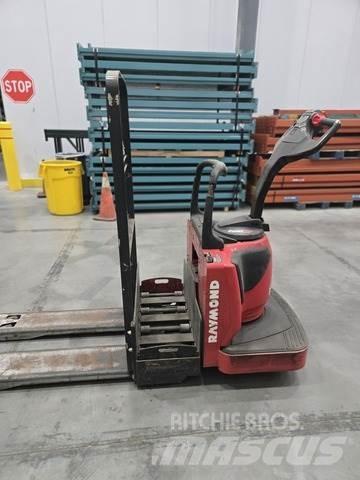 Raymond 8410 Ročni paletnik