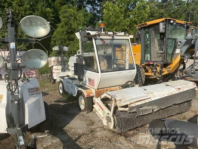Roadtec FB100E Stroji za notranje pometanje