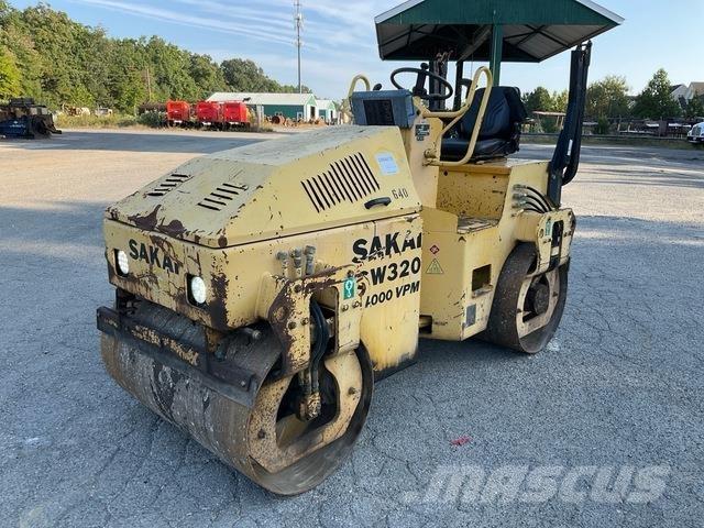 Sakai SW320 Dvojni valjarji