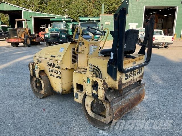 Sakai SW320 Dvojni valjarji