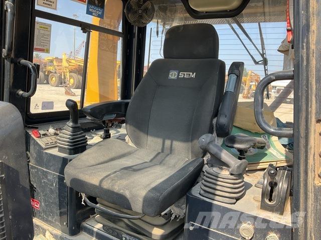 SEM 822D Buldožerji goseničarji