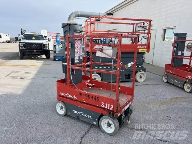 SkyJack SJ12 Vertikalna dvigala
