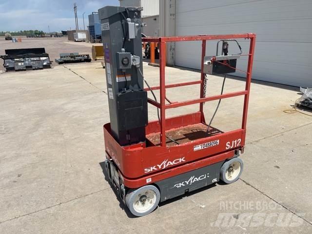SkyJack SJ12 Vertikalna dvigala