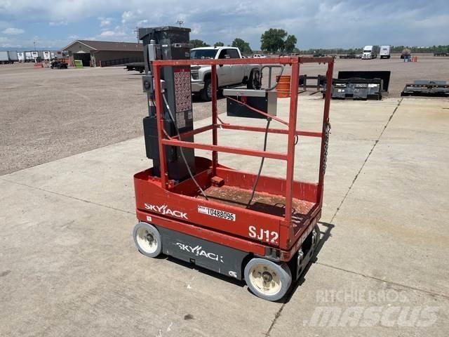 SkyJack SJ12 Vertikalna dvigala
