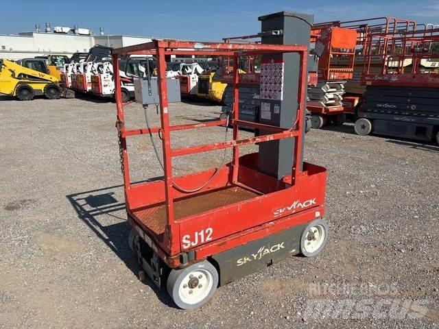 SkyJack SJ12 Vertikalna dvigala