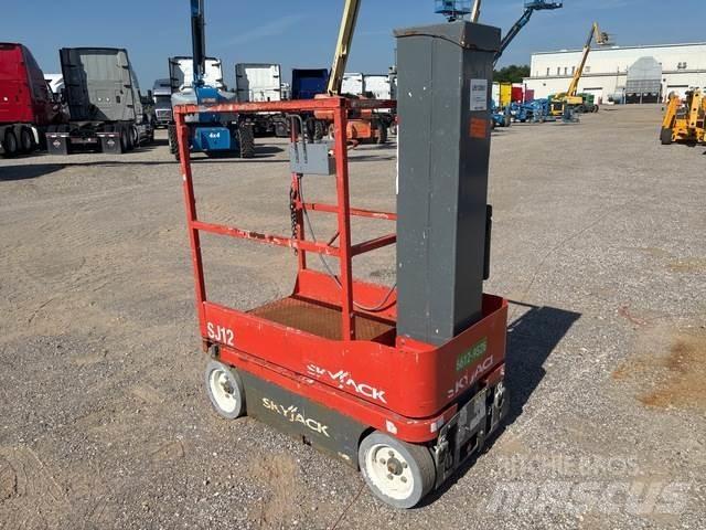 SkyJack SJ12 Vertikalna dvigala