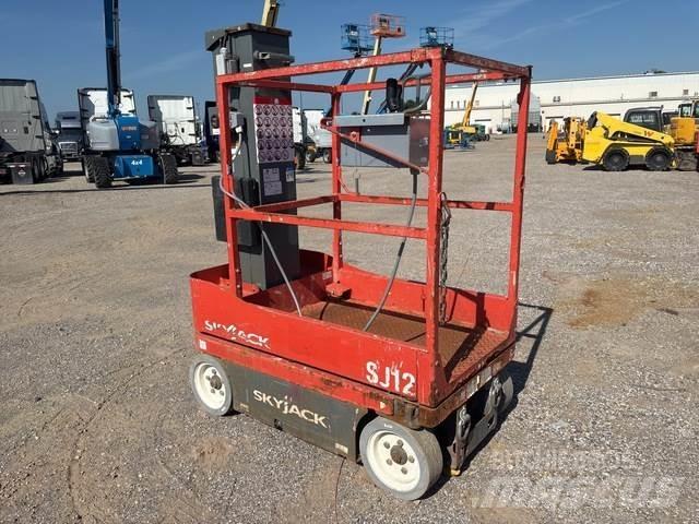 SkyJack SJ12 Vertikalna dvigala