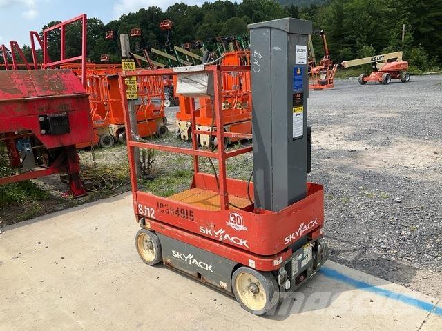 SkyJack SJ12 Vertikalna dvigala