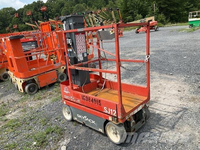 SkyJack SJ12 Vertikalna dvigala