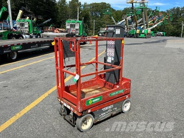 SkyJack SJ12 Vertikalna dvigala