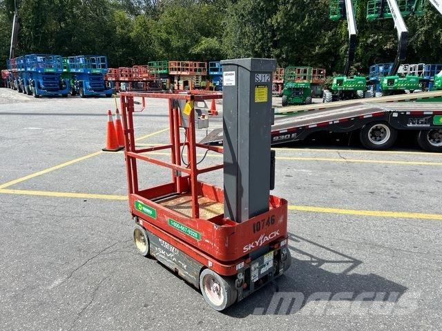 SkyJack SJ12 Vertikalna dvigala