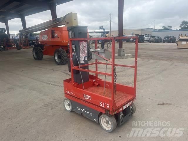SkyJack SJ16 Vertikalna dvigala